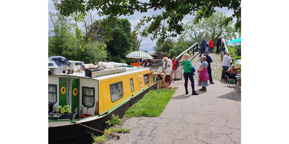 Floating Farmshop - Credit Facebook