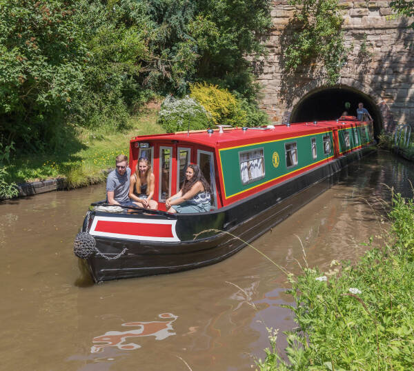 canal boat trips from hungerford