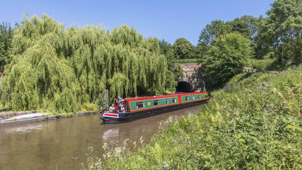 riverboat hire uk