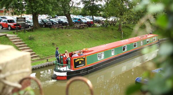 celebrity 5 go barging